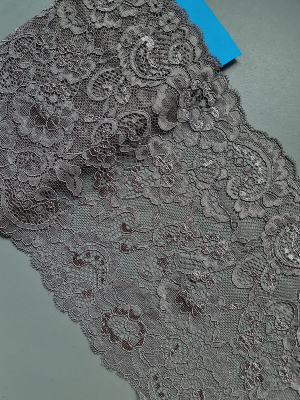 Taupe colored lace, Nr.9