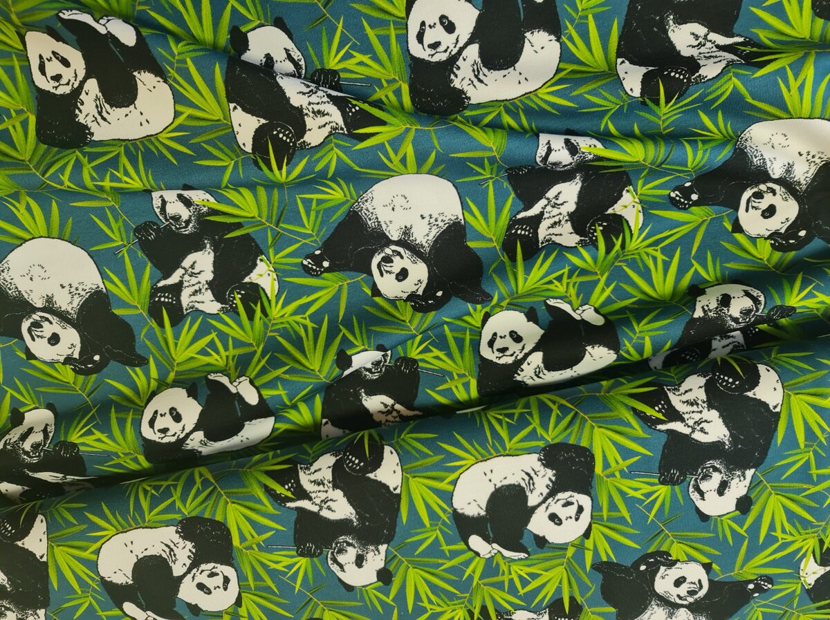 Pandas uz zaļa fona, kokvilnas trikotāža 