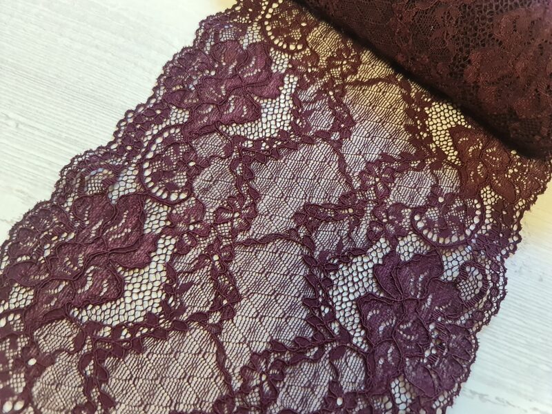 Eggplant colored lace with elastane, Nr.31